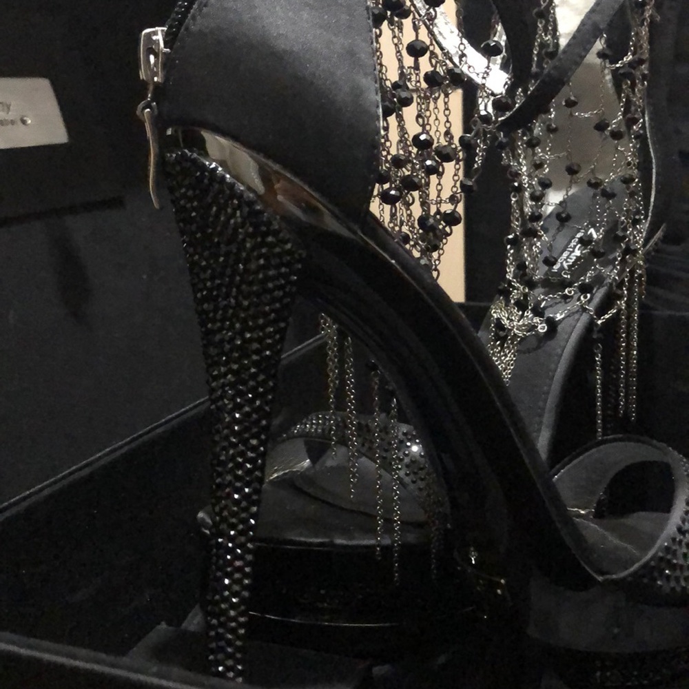 Shoes - Picture 2 of 3